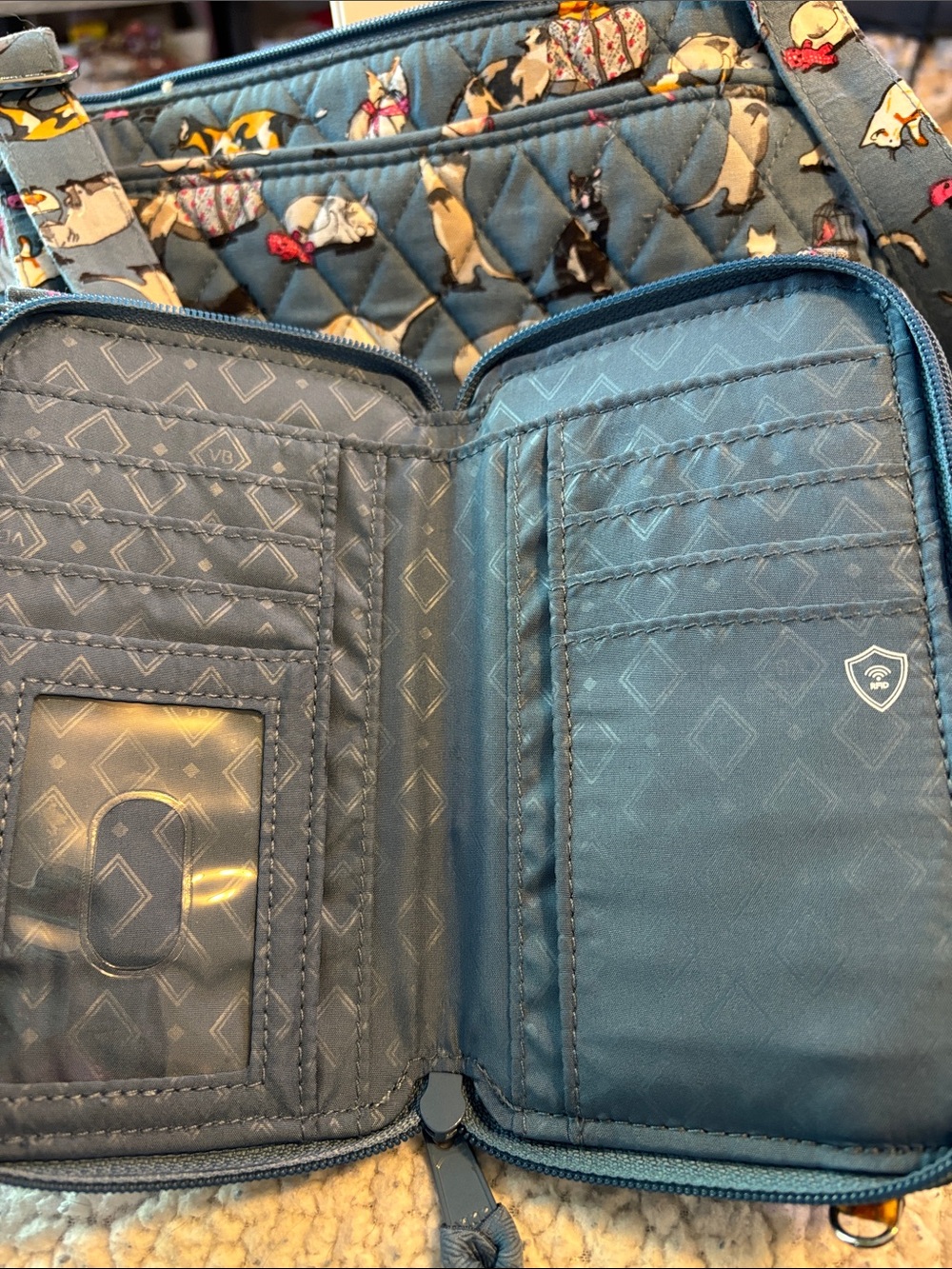 Vera Bradley Blue Quilted Cat Print Trio Pill case, crossbody purse & wallet - Picture 7 of 8